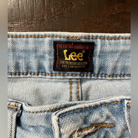 Lee women’s light jeans size 8. F - Picture 2 of 4
